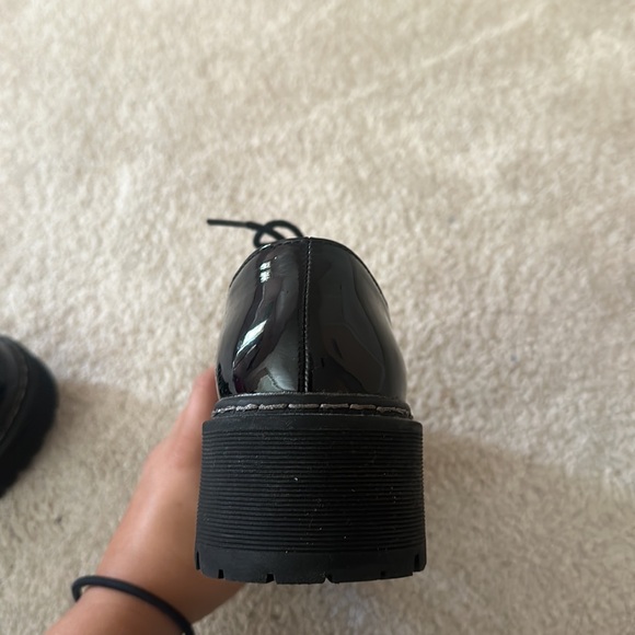 Steve Madden patent platform oxfords. Size 7 - Picture 4 of 10